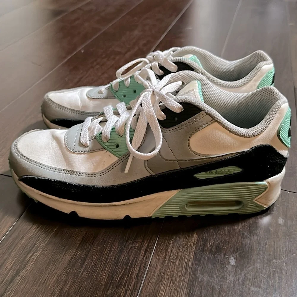 Nike Air Max 90 in Gray and Teal - 7Y